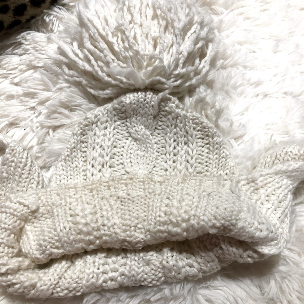 3 for $15 The Gap fun winter hat, worn 1x!! So cute and stylish 💕
